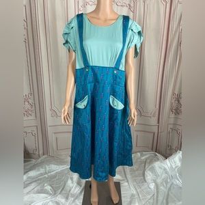 Disney the dress shop railroad size medium Disney park